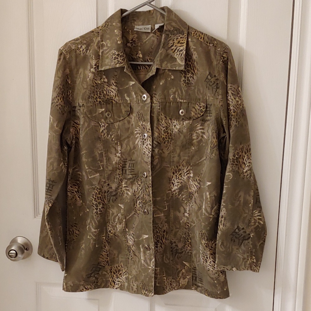Chico's green chinese character shirt sz 1